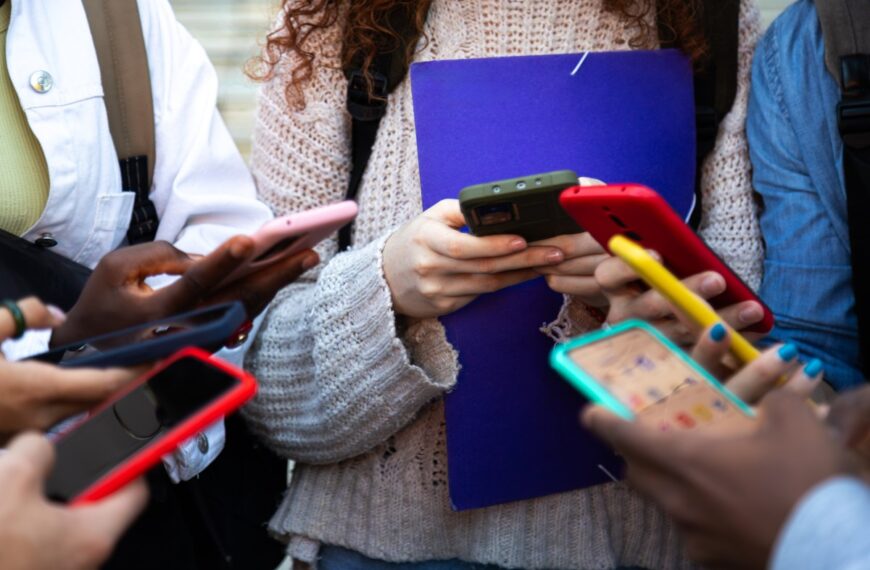 New Report Reveals Most US Teens No Longer Trust Big Tech: A Wake-Up Call for the Industry
