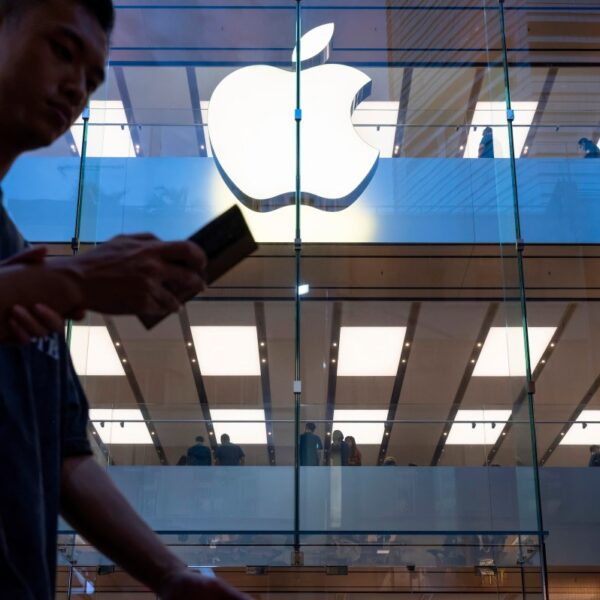 Apple Alerts Global Users of Recent Spyware Attacks: Protect Yourself Now!