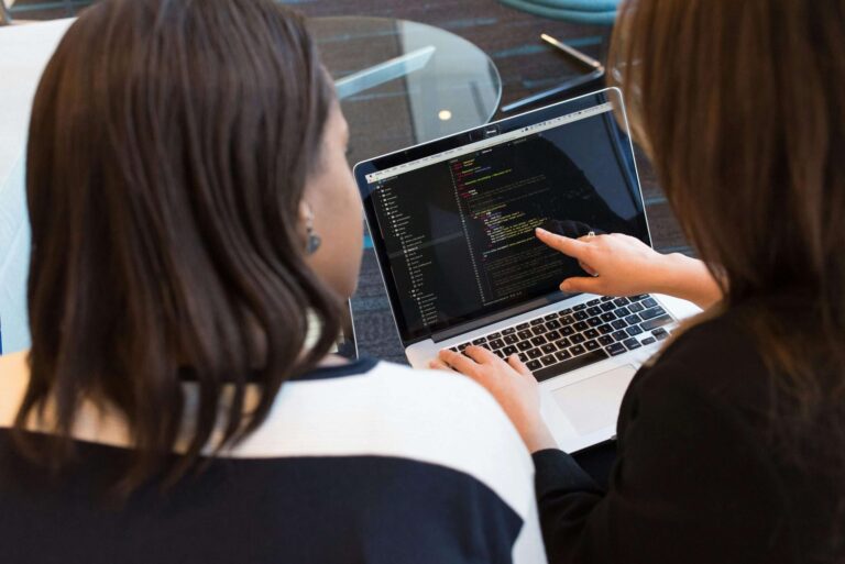 Unlocking Growth: How Theta Lake Helps ISVs Navigate Compliance in Regulated Industries