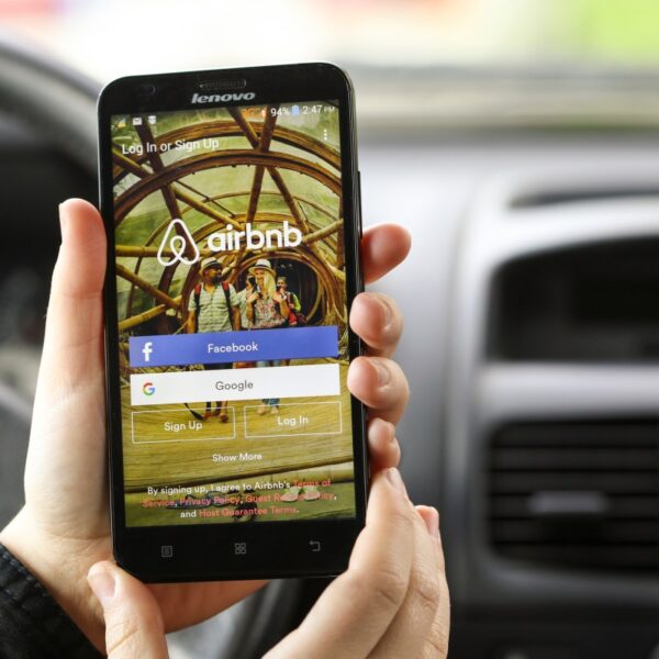 Airbnb Unveils Game-Changing AI Customer Service Bot in the US