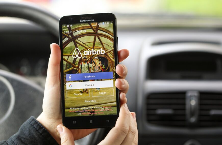 Airbnb Unveils Game-Changing AI Customer Service Bot in the US