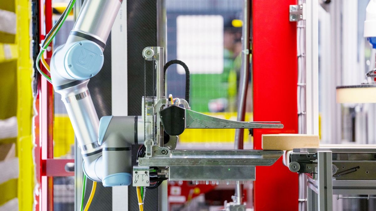 Amazon Unveils Revolutionary Warehouse Robot with Advanced Touch Sensation Technology