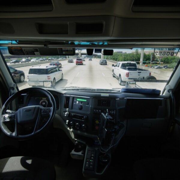 Aurora Expands Driverless Trucking: Night Driving and New Routes on the Horizon