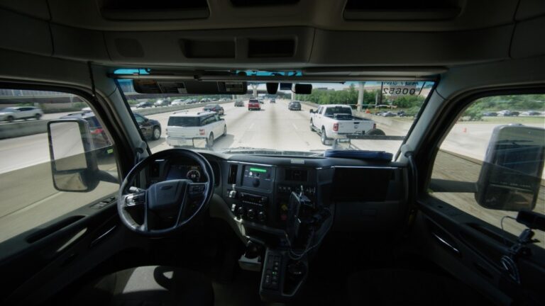Aurora Expands Driverless Trucking: Night Driving and New Routes on the Horizon
