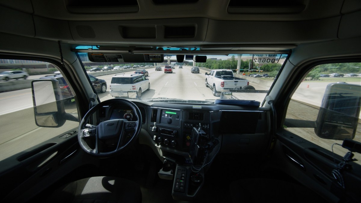 Aurora Expands Driverless Trucking: Night Driving and New Routes on the Horizon