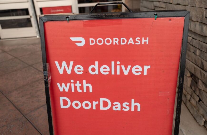 DoorDash Acquires UK’s Deliveroo for $3.86B and SevenRooms for $1.2B: A Strategic Expansion in Food Delivery