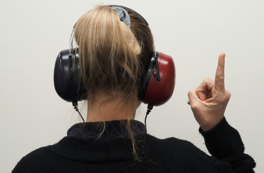 Enhancing Deaf Accessibility in Financial Services: Progress Made, Yet Greater Inclusion Required
