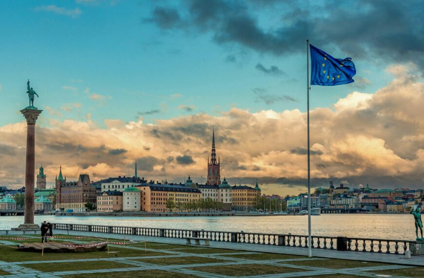 European Commission Unveils SFDR Simplification to Lighten Investor Load