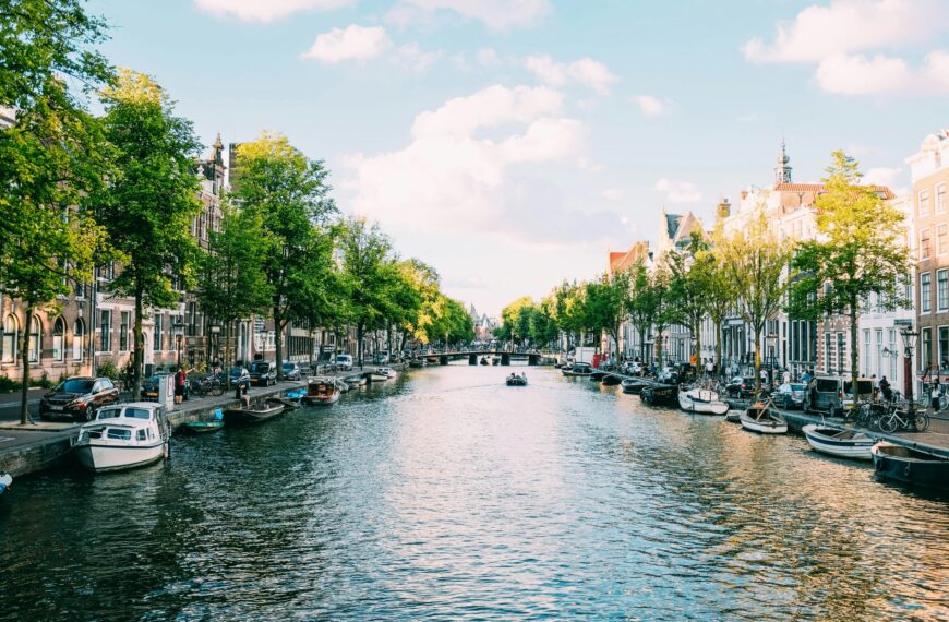 Finom Secures $105M Investment from General Catalyst: Transforming SMB Banking in Amsterdam
