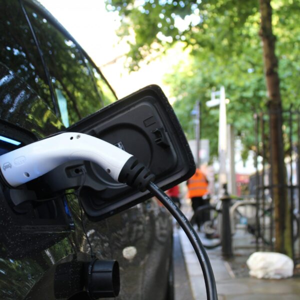Hitachi ZeroCarbon and MUFG Join Forces to Eliminate Cost Barriers for Fleet Electrification