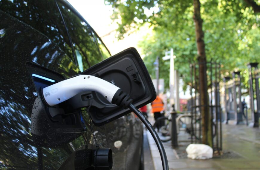 Hitachi ZeroCarbon and MUFG Join Forces to Eliminate Cost Barriers for Fleet Electrification