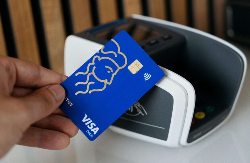 Revolutionizing Pet Insurance Payments: Policy Expert Partners with GoCardless for Seamless Transactions