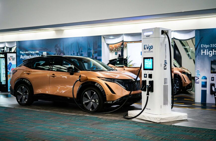 Revving Up EV Financing: How AI is Transforming Electric Vehicle Funding Amidst Global Growth Challenges