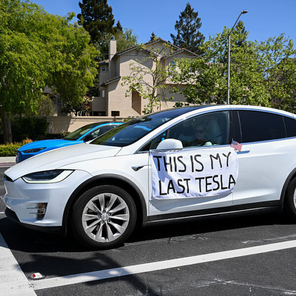 Tesla's Board Searches for Musk's Successor Amid Washington Lobbying Efforts