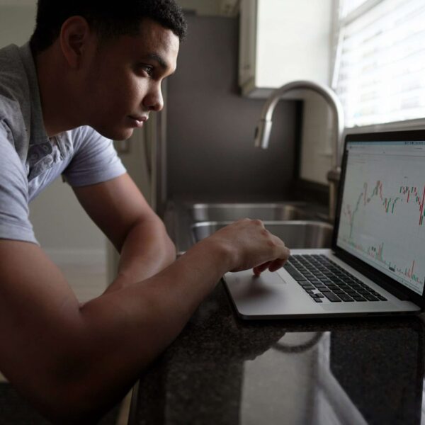 Transforming Financial Services: How AI Delivers Smarter Advice and Boosts Compliance
