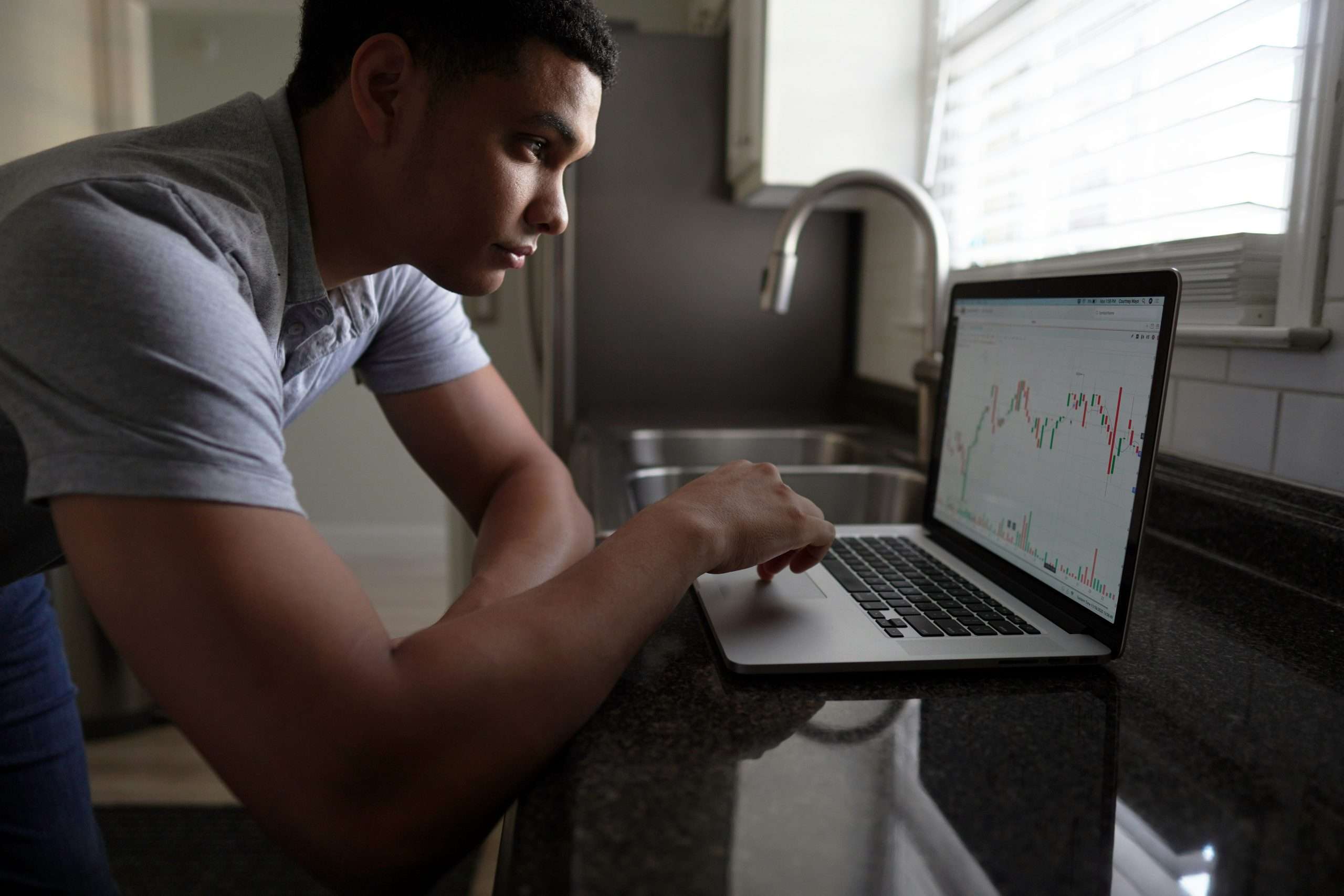 Transforming Financial Services: How AI Delivers Smarter Advice and Boosts Compliance