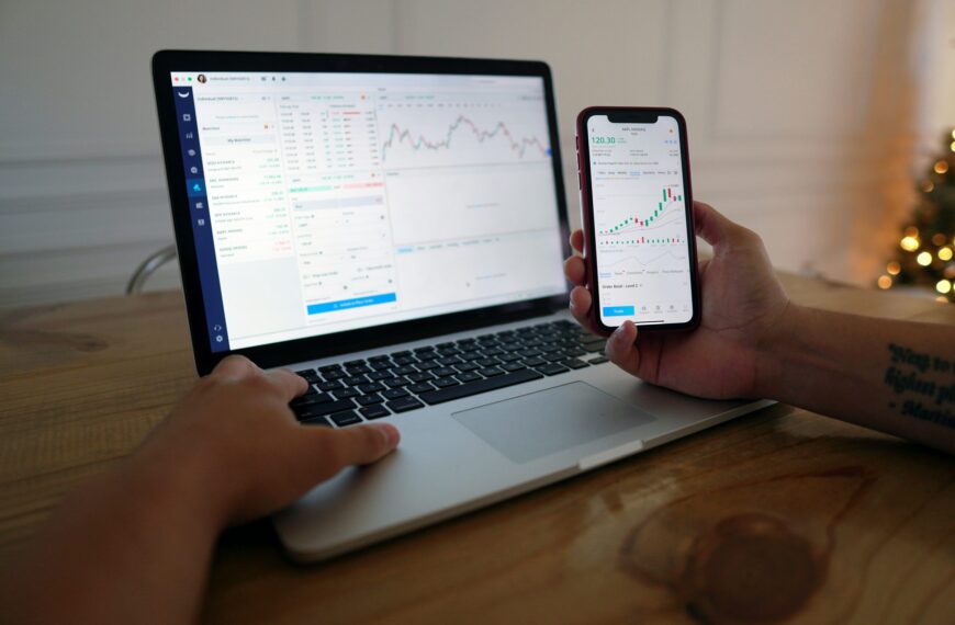 Unlocking Seamless Investing: How WealthTechs Integrate Investment Solutions into Everyday Financial Apps