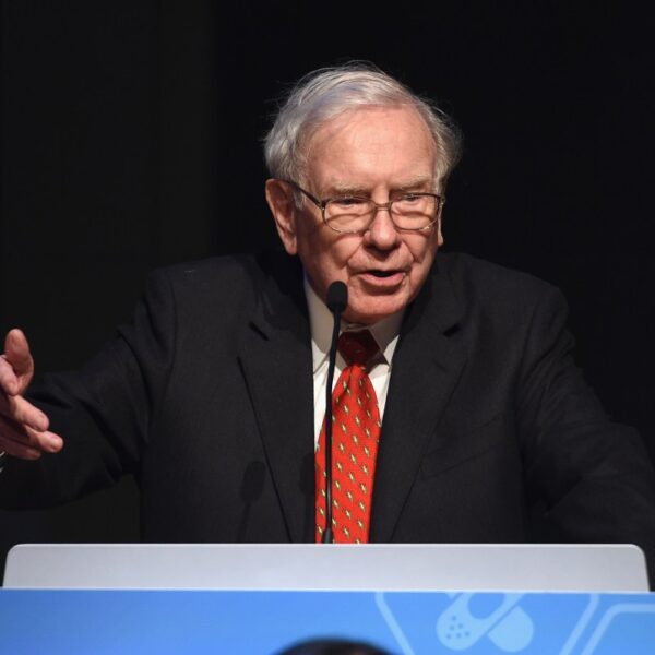 Warren Buffett to Pass the Torch: Berkshire Hathaway CEO Transition Announced