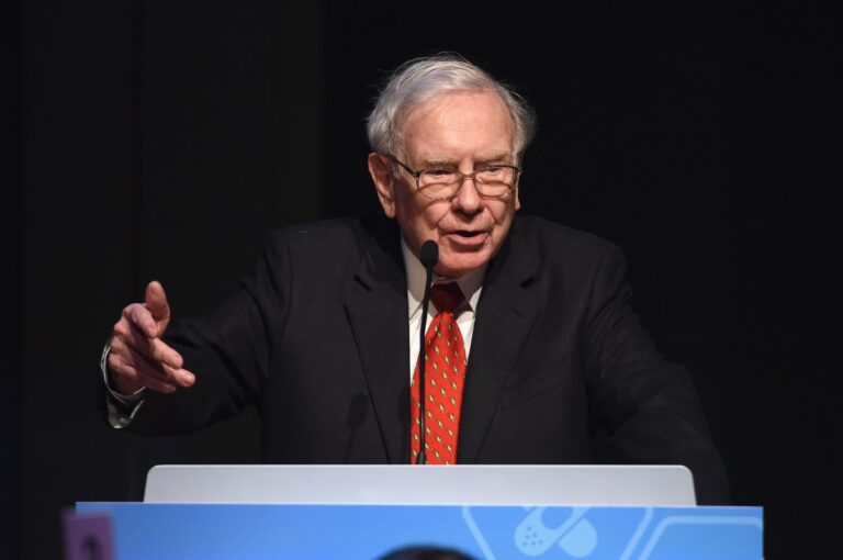 Warren Buffett to Pass the Torch: Berkshire Hathaway CEO Transition Announced