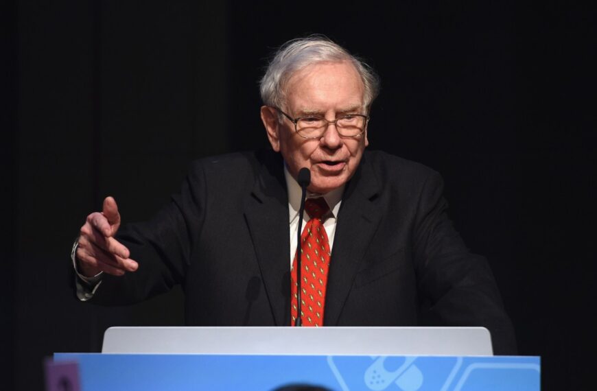 Warren Buffett to Pass the Torch: Berkshire Hathaway CEO Transition Announced